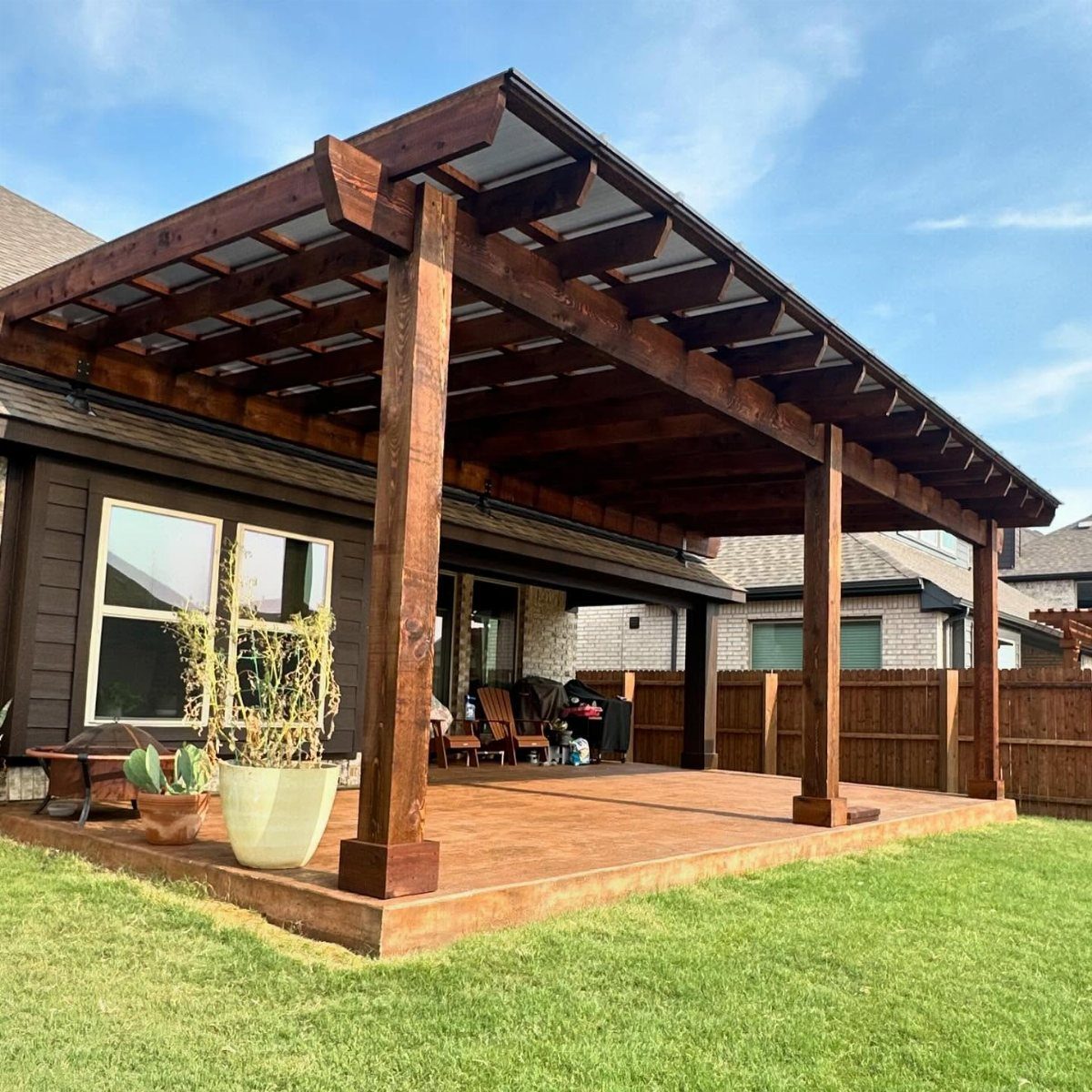 23 Backyard DIY Ideas for a Patio, Garden and Fire Pit 8 Wooden pergola with a translucent roof over a deck in a backyard